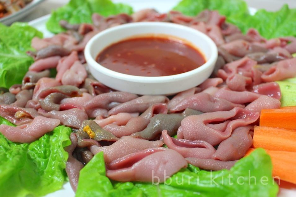Gaebul Urechis unicinctus,strange food in korea,korean exotic food,weird korean food,korean strange food (5)