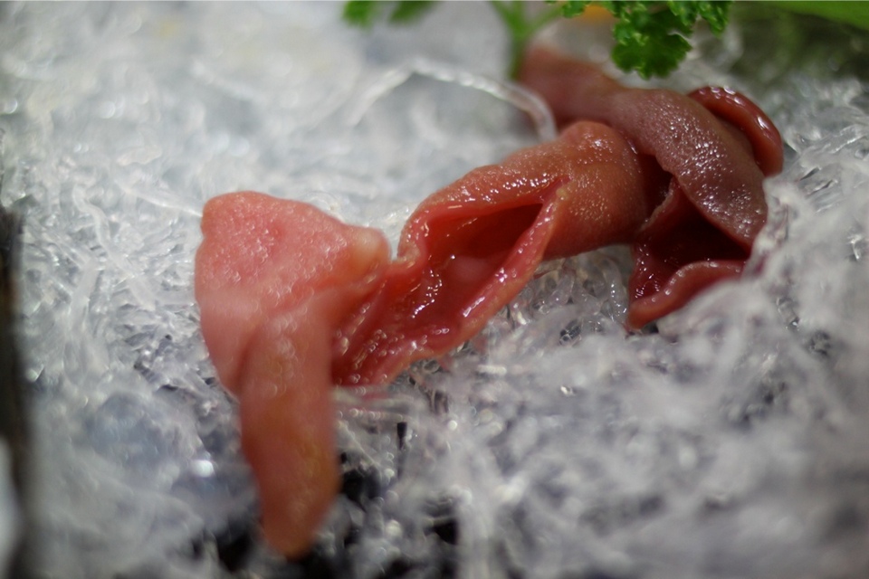 Gaebul Urechis unicinctus,strange food in korea,korean exotic food,weird korean food,korean strange food (6)