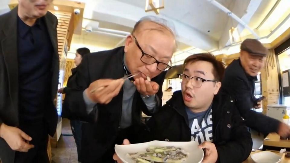 Sannakji (Live Octopus Sashimi),strange food in korea,unusual korean food,weird korean food,korean strange food (1)