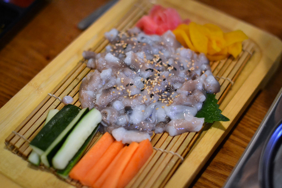 Sannakji (Live Octopus Sashimi),strange food in korea,unusual korean food,weird korean food,korean strange food (8)