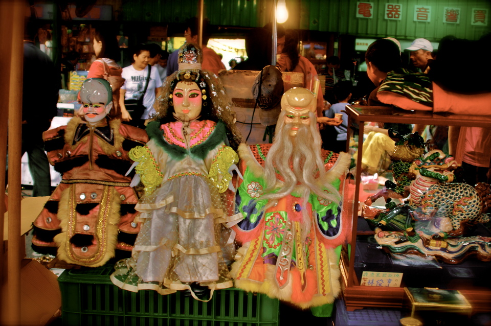 jade market,best shopping in kaohsiung,biggest shopping mall in kaohsiung,kaohsiung cheap shopping,where to shop in kaohsiung (4)