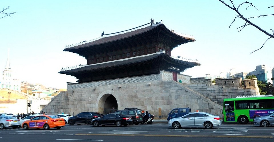 Heunginjimun gate seoul (1)
