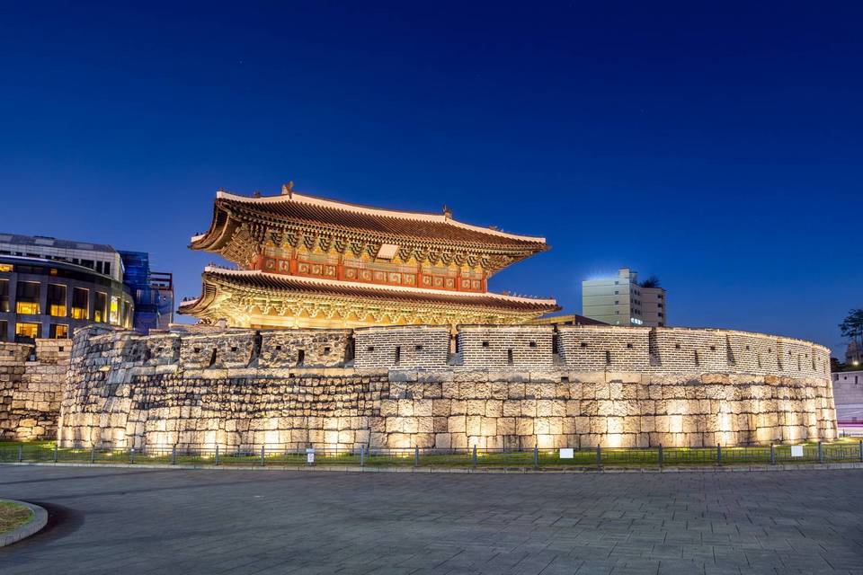 Heunginjimun gate seoul (1)