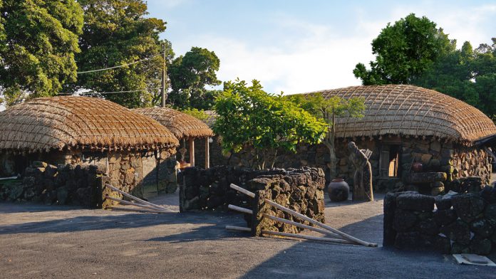 Seongeup Folk Village jeju (1)