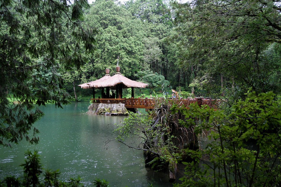 sisters pond alishan (1)