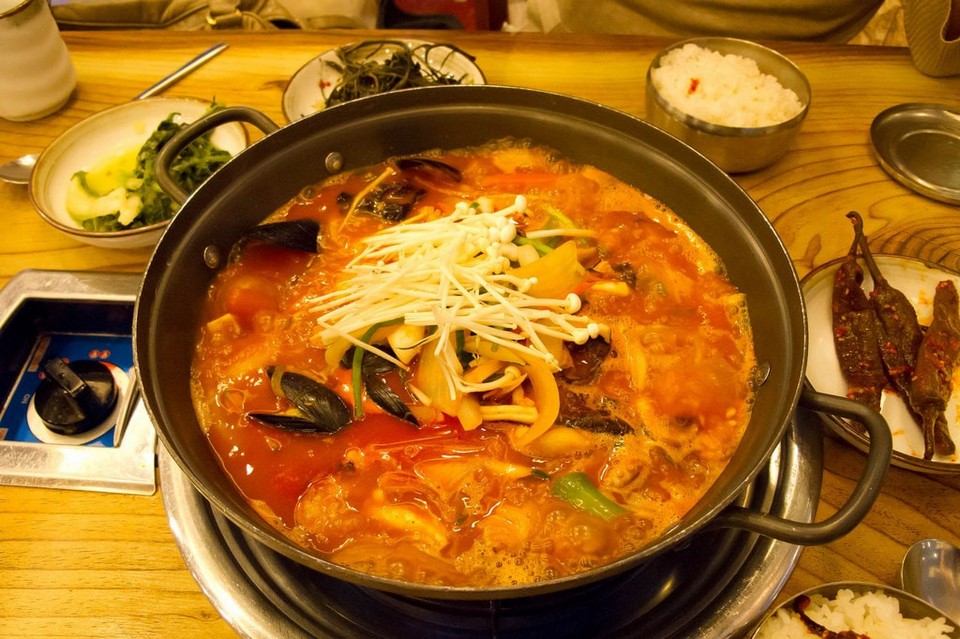 Haemul Ddukbaegi (Seafood hotpot) (1)