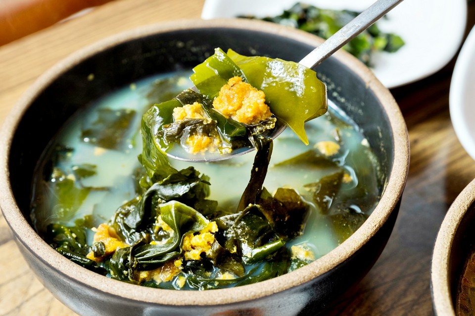 Jeju Momguk (seaweed soup, gulfweed soup) jeju (1)