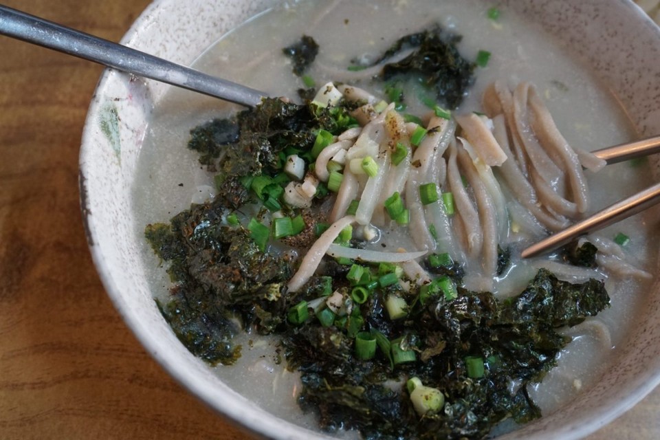 Jeju must eat food Pheasant (ggweong) (1)