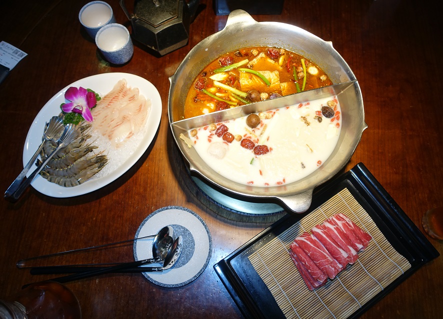 Twin-Side Hot Pot (Couples hot pot) at Wu Lao Guo (1)