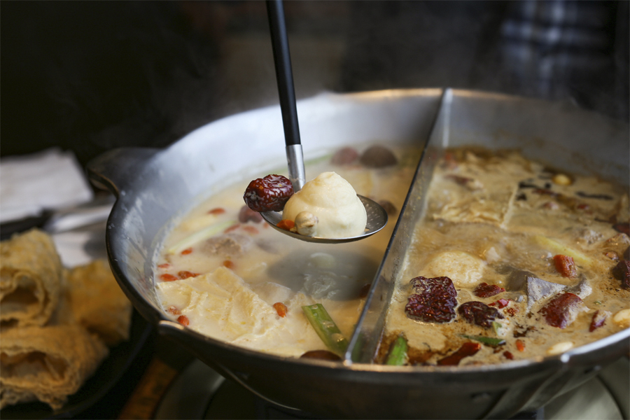 Twin-Side Hot Pot (Couples hot pot) at Wu Lao Guo (11)