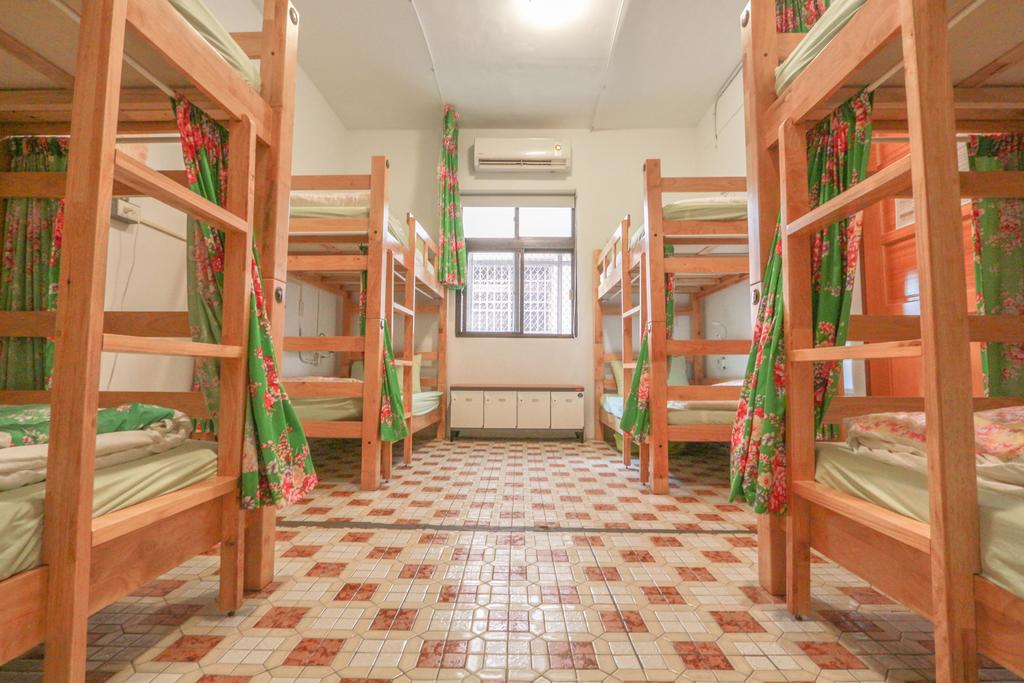 Cheap hotel in Taichung T-Life Hostel (1)