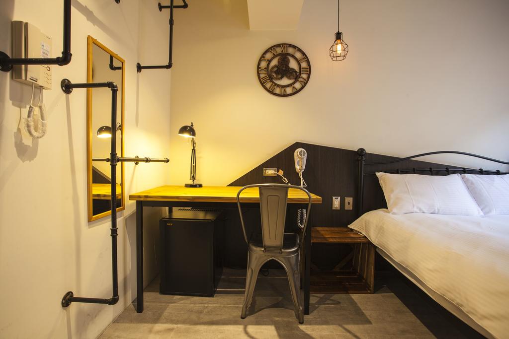 Cheap hotel in Taichung Yizhong Loft Hostel (1)
