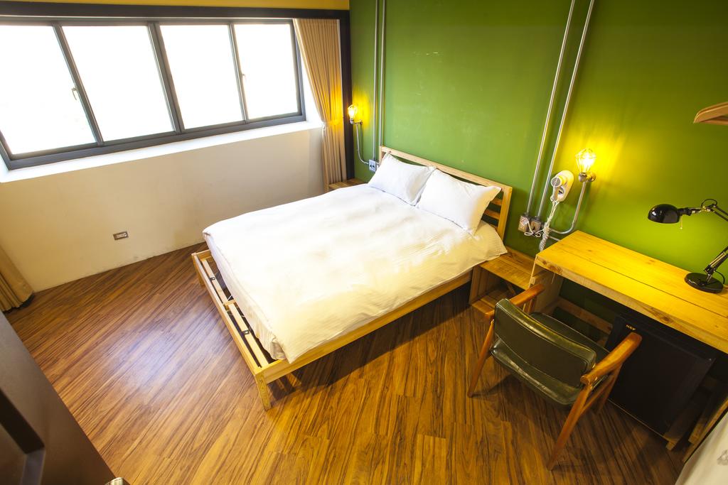 Cheap hotel in Taichung Yizhong Loft Hostel (1)