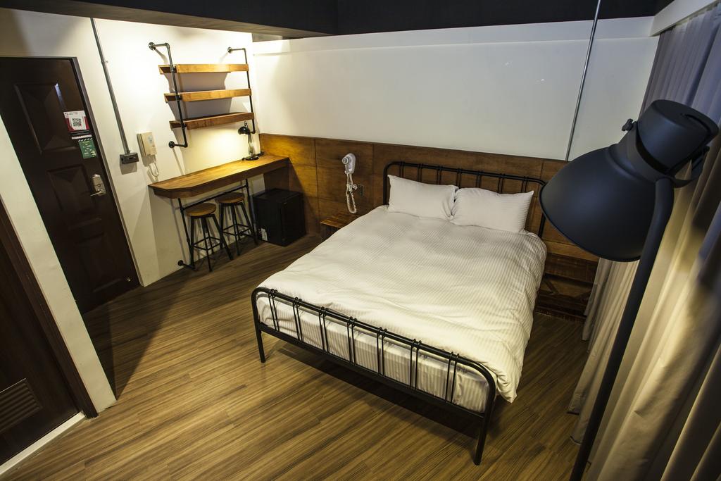 Cheap hotel in Taichung Yizhong Loft Hostel (1)