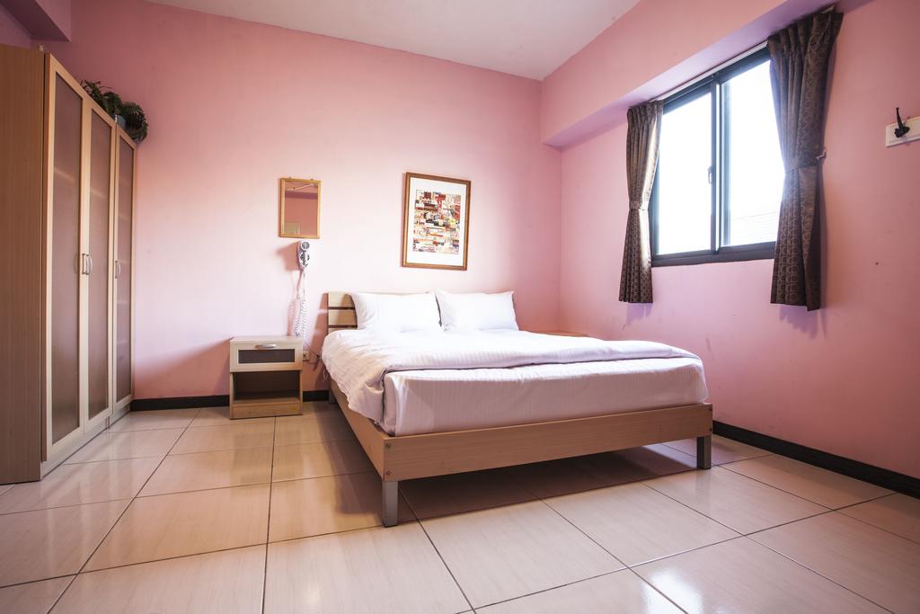 Cheap hotel in Taichung Yizhong Loft Hostel (1)