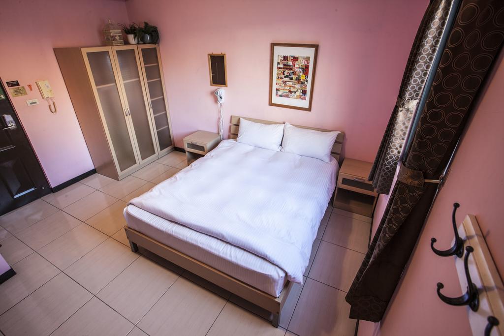 Cheap hotel in Taichung Yizhong Loft Hostel (1)