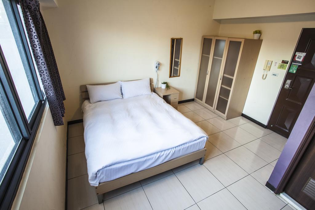 Cheap hotel in Taichung Yizhong Loft Hostel (1)