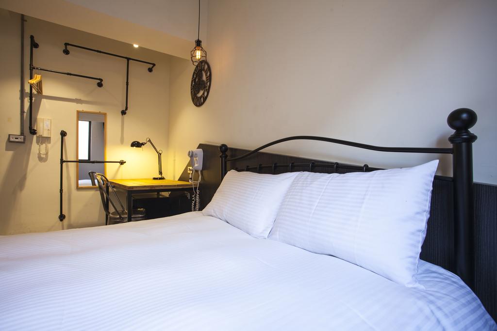 Cheap hotel in Taichung Yizhong Loft Hostel (1)