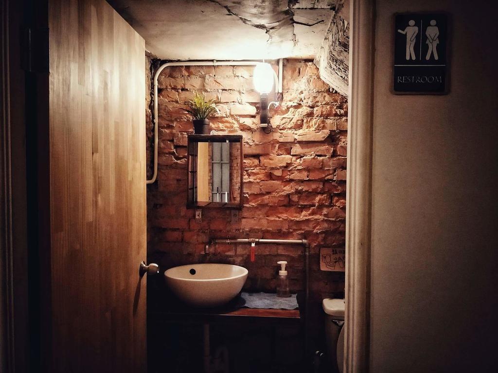 Cheapest hotel in Taichung Taiwan Lane 62 Hostel (1)