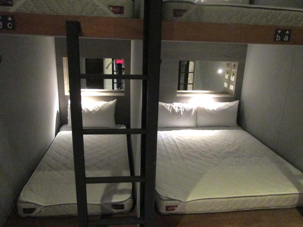 Taichung hostel near train station Kiwi Express Hotel (1)