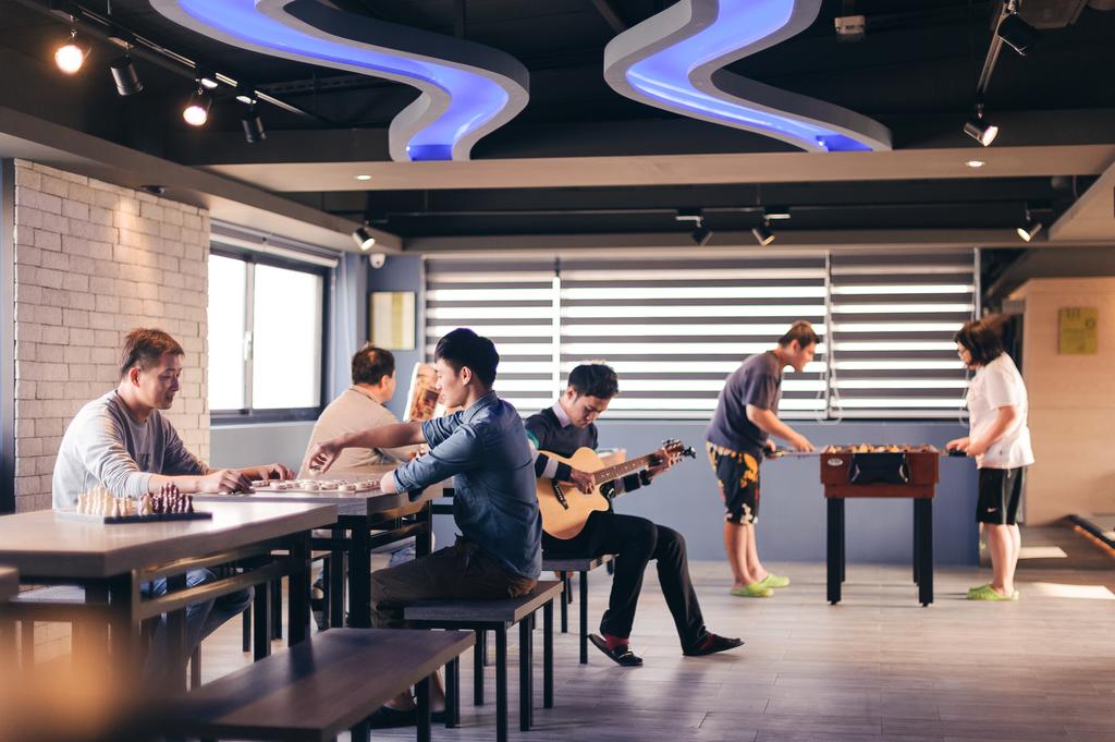 Taichung hostel near train station Kiwi Express Hotel (1)
