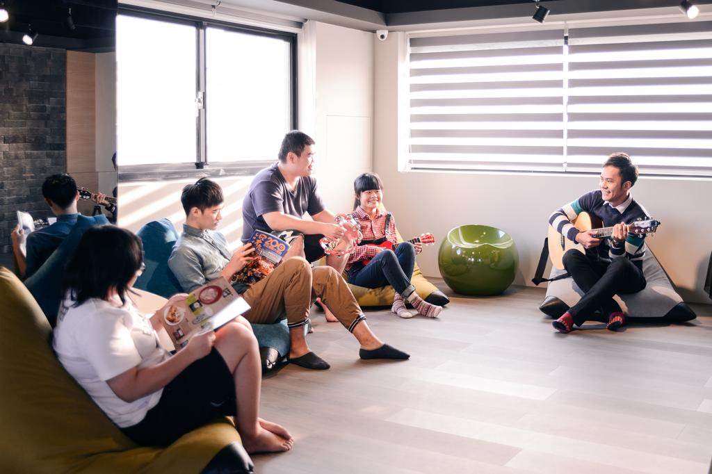 Taichung hostel near train station Kiwi Express Hotel (1)