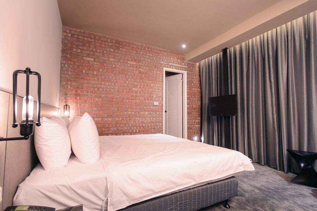 Taichung hostel near train station Kiwi Express Hotel (1)