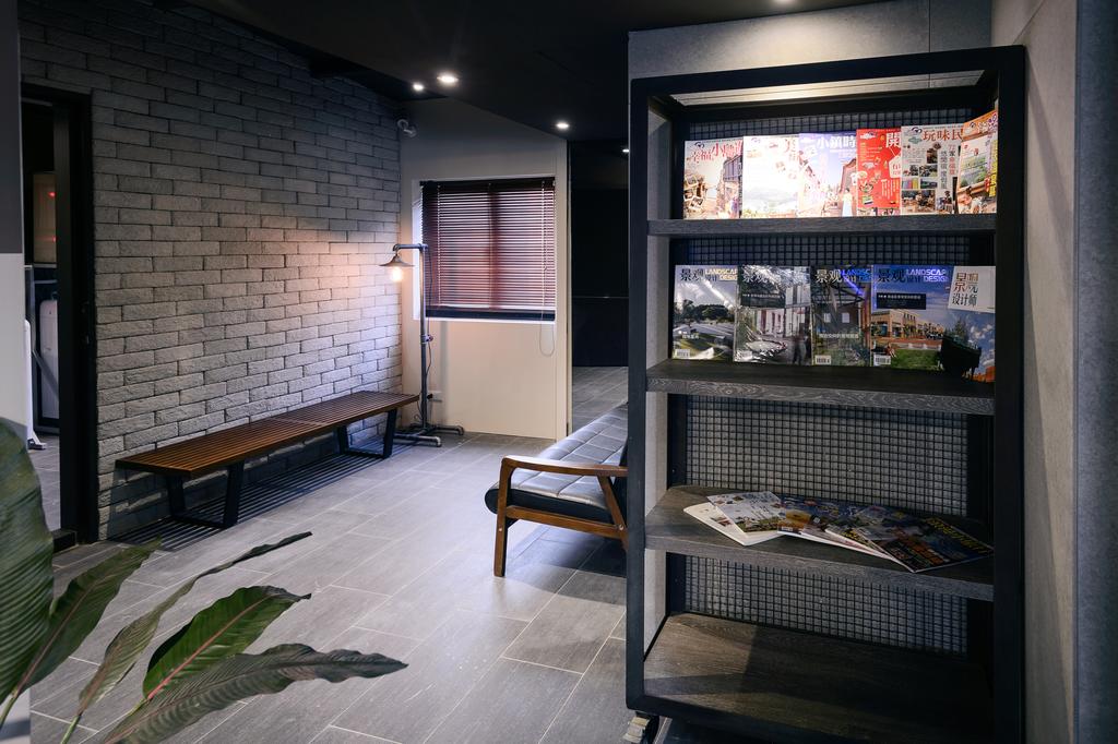 Taichung hostel near train station Kiwi Express Hotel (1)