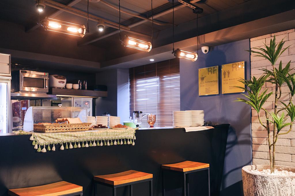 Taichung hostel near train station Kiwi Express Hotel (1)