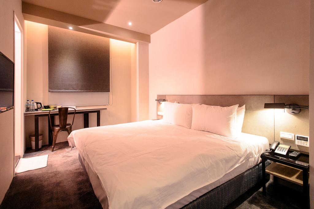 Taichung hostel near train station Kiwi Express Hotel (1)