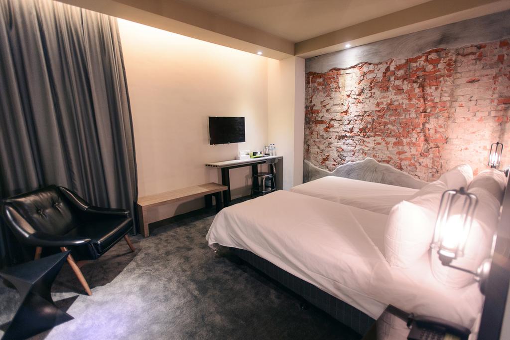 Taichung hostel near train station Kiwi Express Hotel (1)