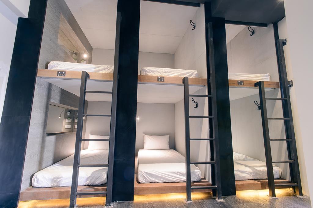 Taichung hostel near train station Kiwi Express Hotel (1)