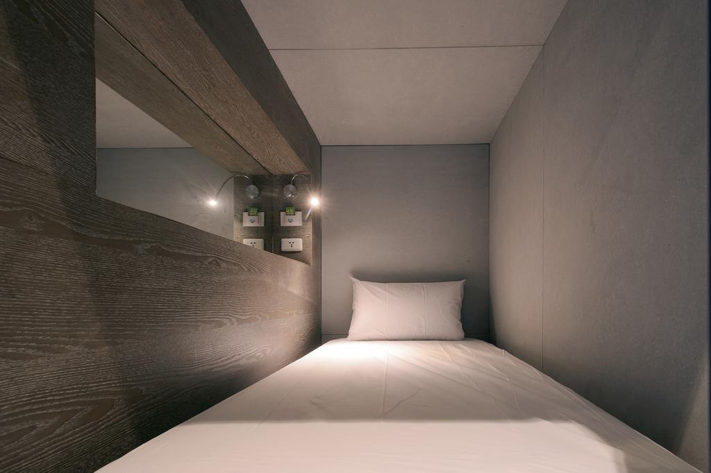 Taichung hostel near train station Kiwi Express Hotel (1)