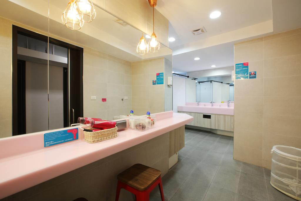 Taichung hostel near train station Loosha Hostel (1)