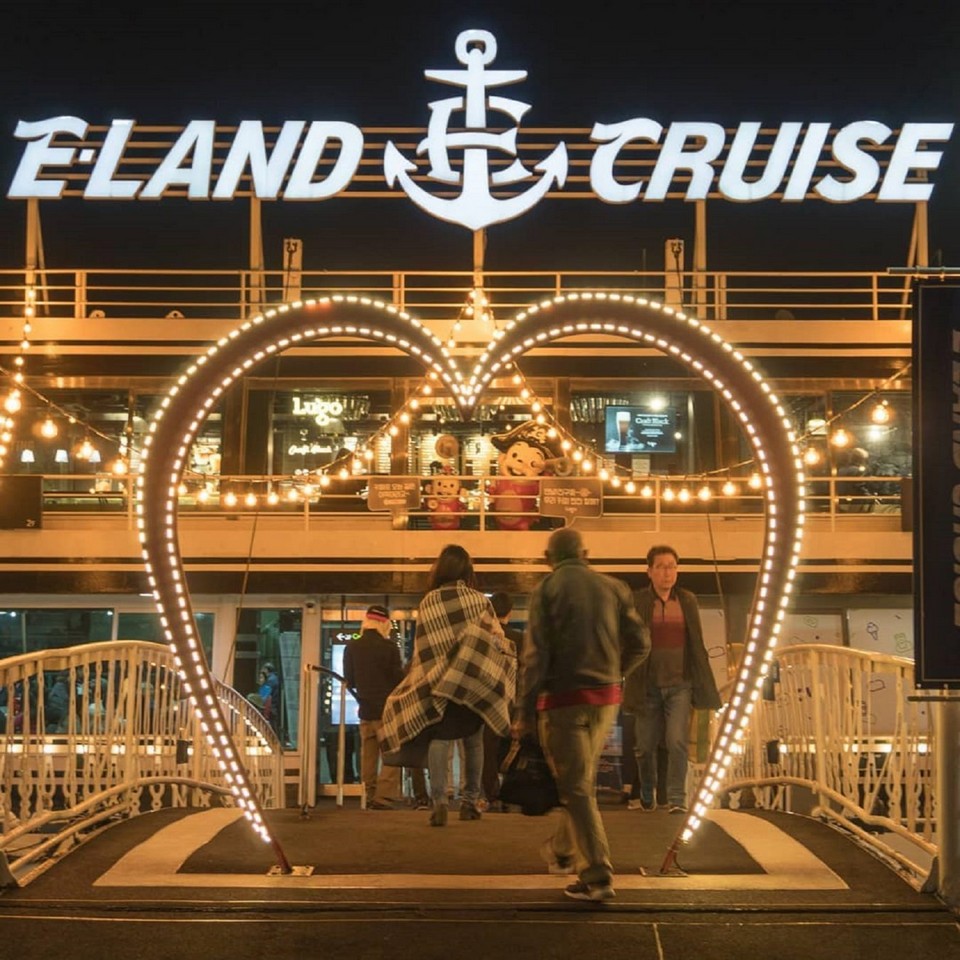 seoul han river picnic,sunset,night,things to do in seoul at night