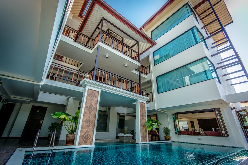 Golden Bell Hotel