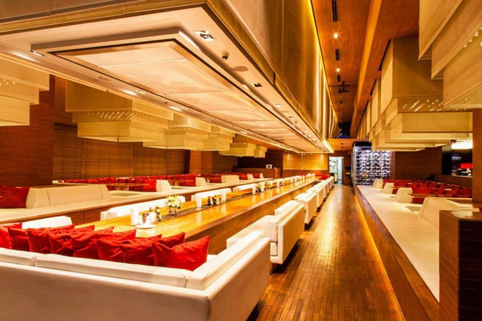 Famous sky bar in Bangkok Long Table (1)