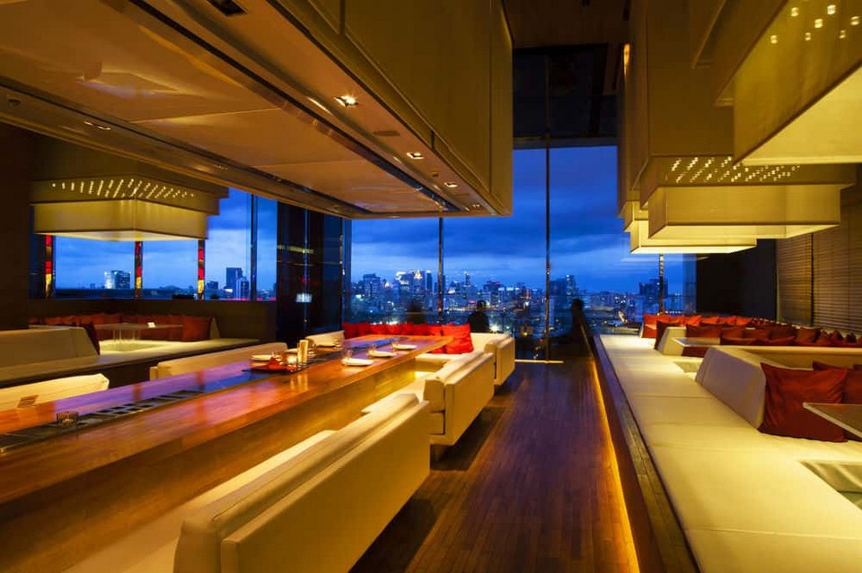 Famous sky bar in Bangkok Long Table (1)
