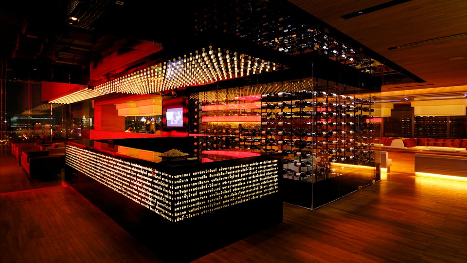 Famous sky bar in Bangkok Long Table (1)