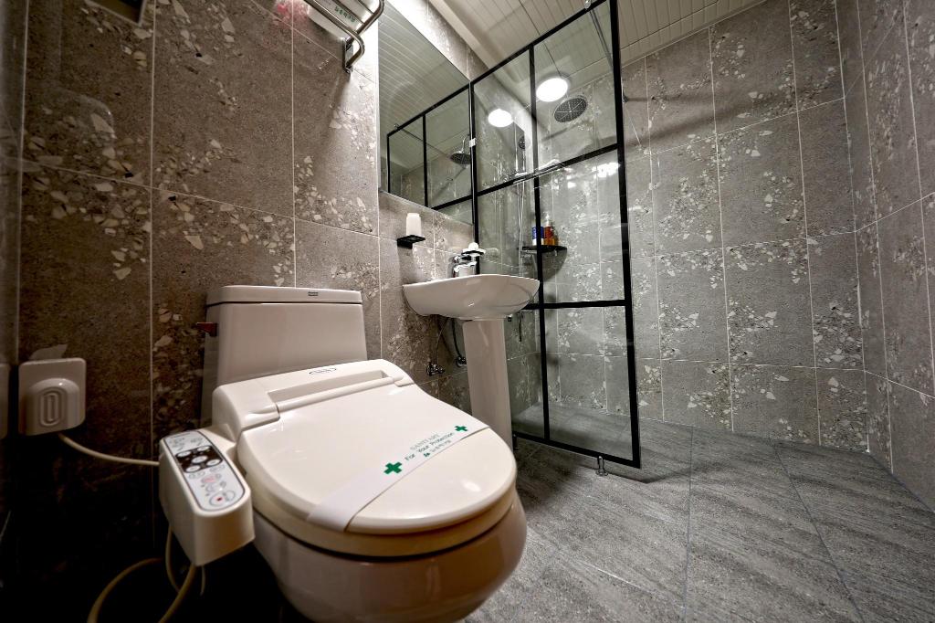 Cheap places to stay in Jeju island Goodstay Nulsong Parktel (1)