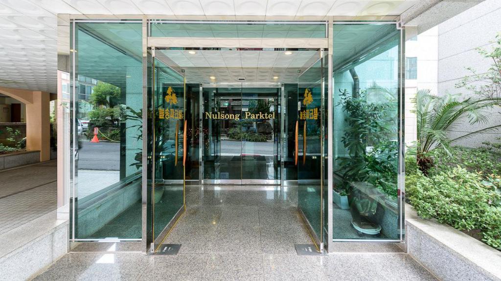 Cheap places to stay in Jeju island Goodstay Nulsong Parktel (1)