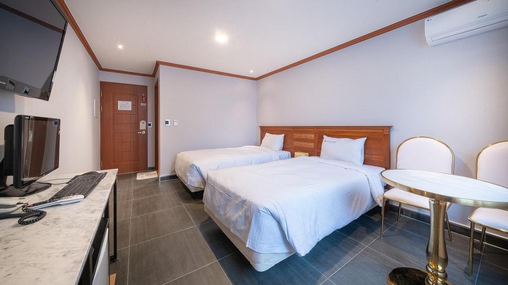 Cheap places to stay in Jeju island Goodstay Nulsong Parktel (1)