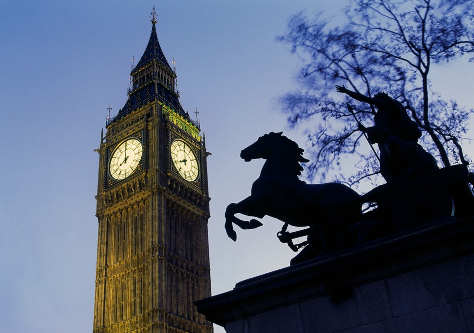 Must visit places in London Big Ben Clock Tower (3)