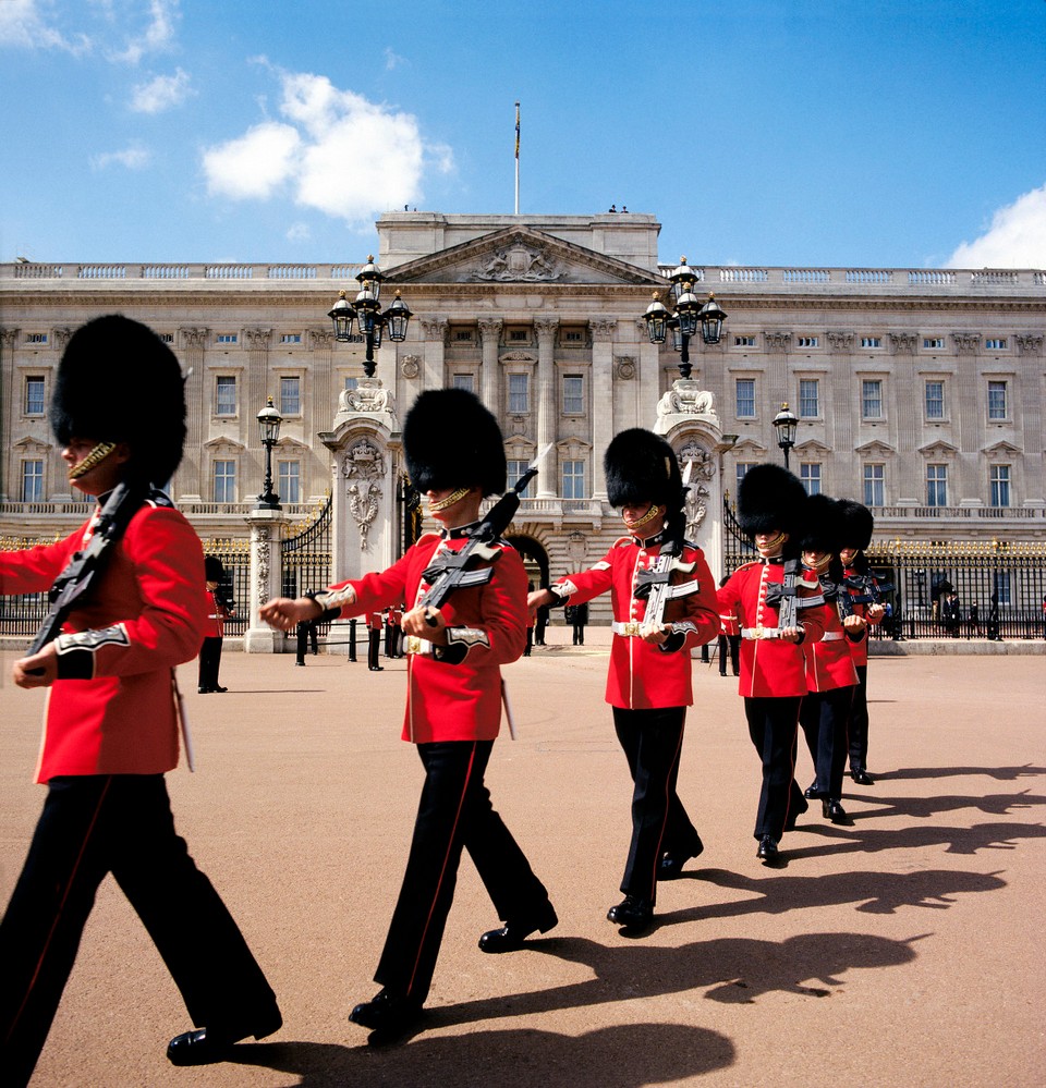 Where should I go in London Buckingham Palace (1)