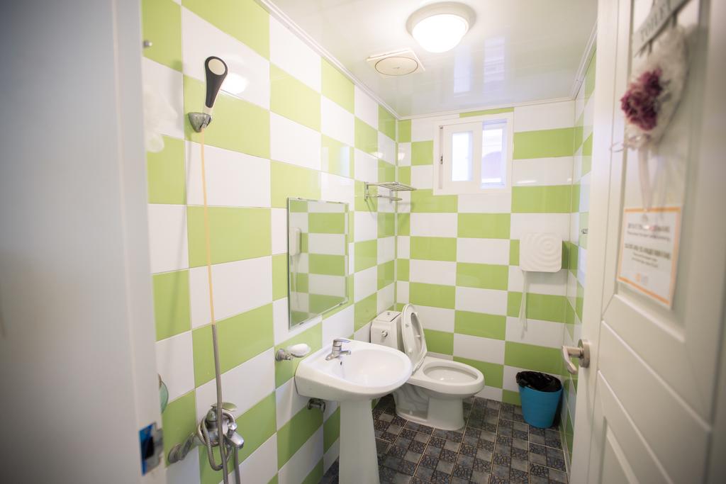 Cheap guesthouse in Jeju SUM Guest House Jeju Airport Branch (1)