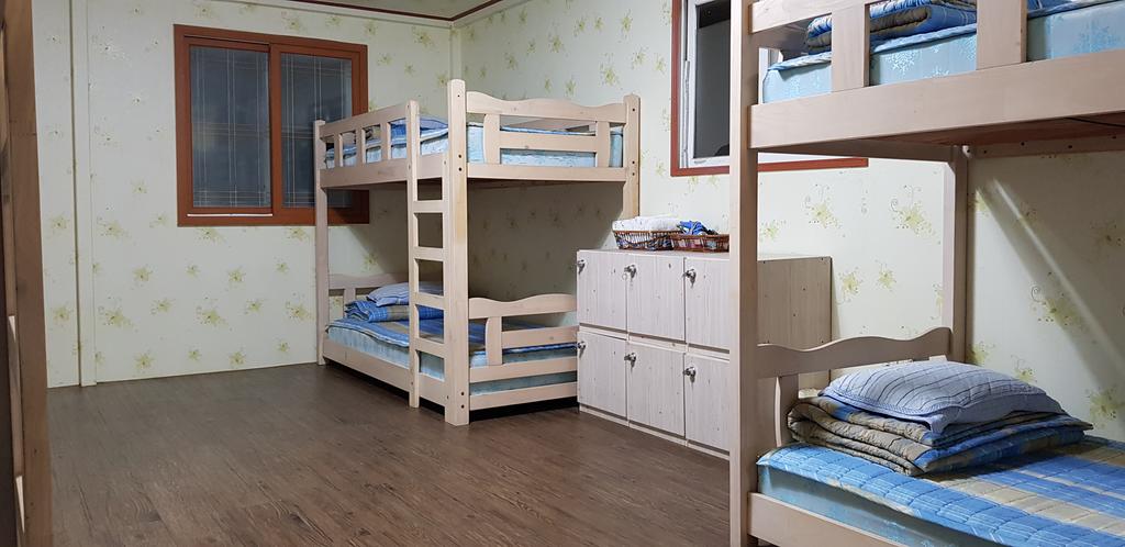 Cheap guesthouse in Jeju island Jun House (1)