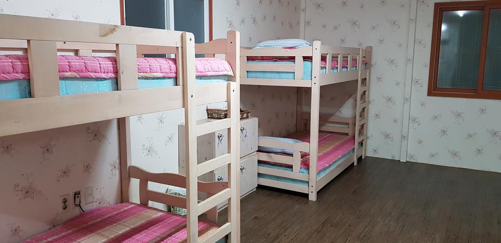Cheap guesthouse in Jeju island Jun House (1)