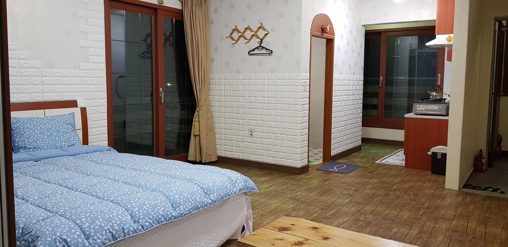 Cheap guesthouse in Jeju island Jun House (1)