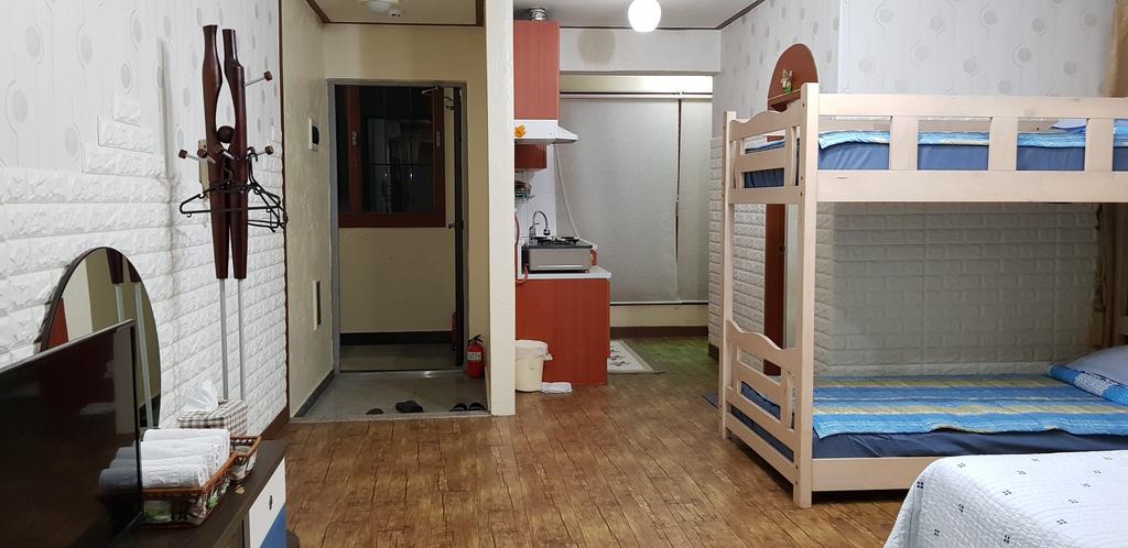 Cheap guesthouse in Jeju island Jun House (1)