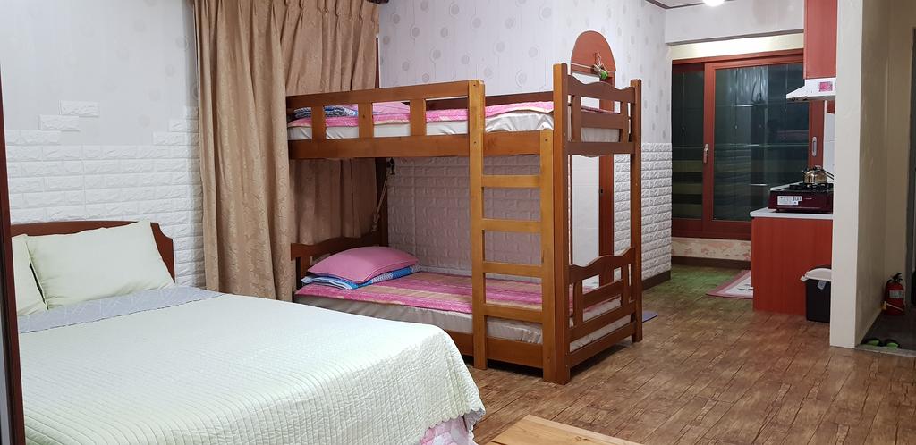 Cheap guesthouse in Jeju island Jun House (1)